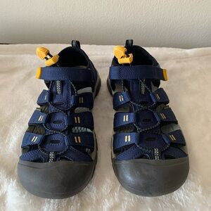 KEEN Newport H2 Youth Boys Size 4 Blue Depths